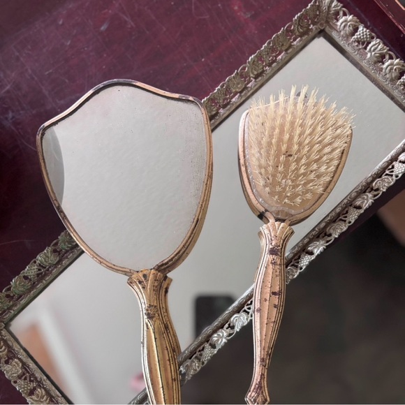 Vintage Elegant Floral Hand Mirror Brush and Vanity Tray Set of 3 Gold Antique - Picture 2 of 6